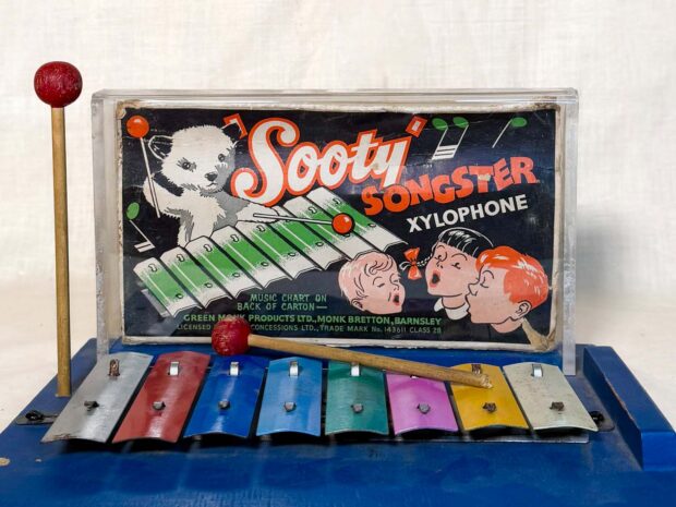 Sooty Songster 1